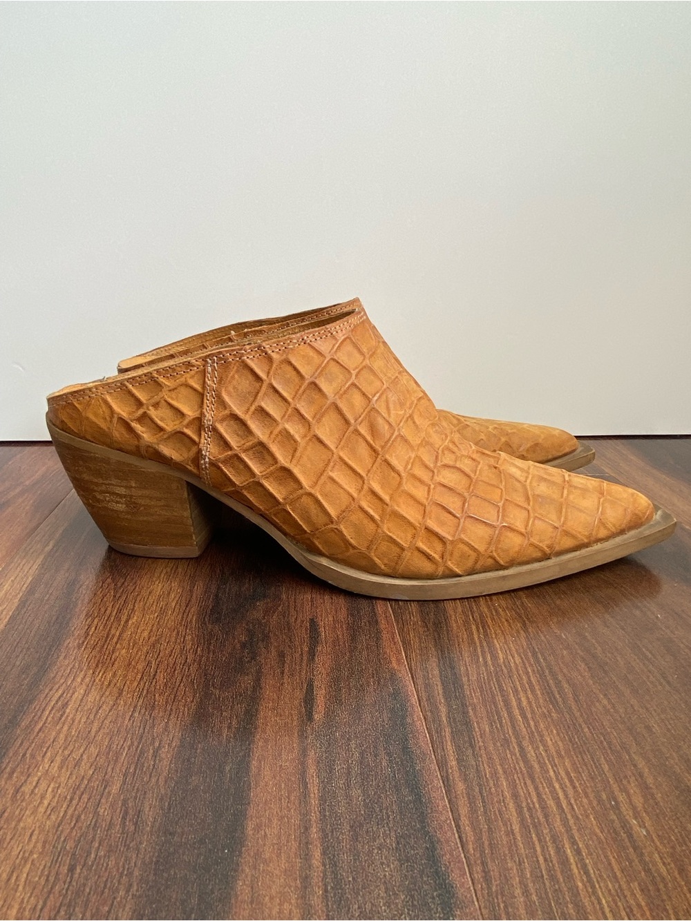 Free People Stacked Heel Pointy Toe Western Mules Pirarucu Sz 38 (7/7.5)